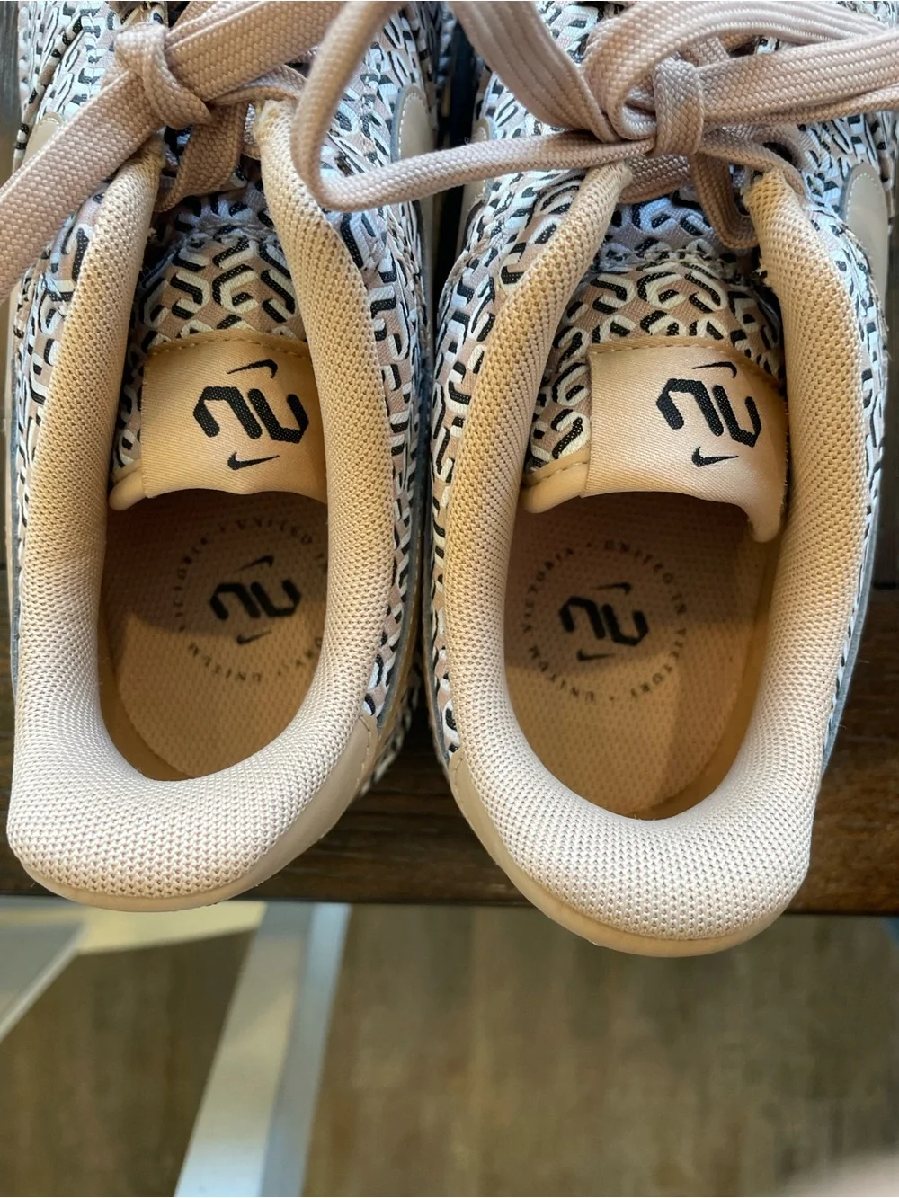 Nike Women's Air Force 1 LX 